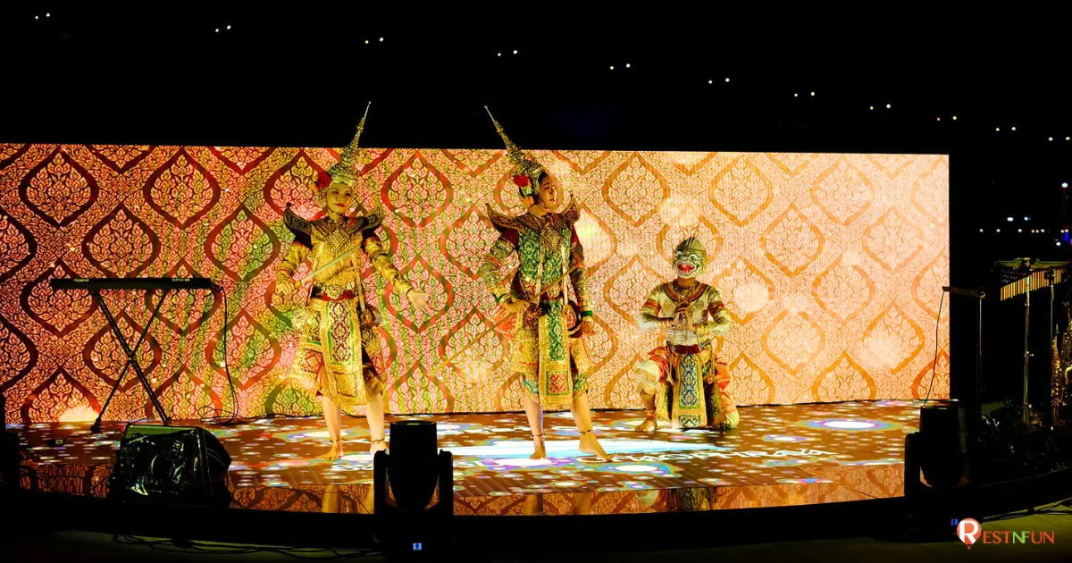 การแสดงรำไทยบนเรือเจ้าพระยา Bangkok dinner cruise with Sawasdee Chaophraya